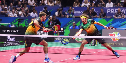 Due squadre pronte a combattere nel padel.