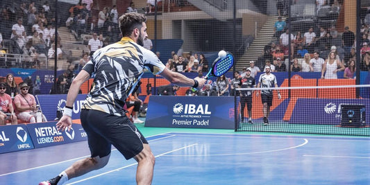 Giocatori in azione durante il Dubai Premier Padel P1.